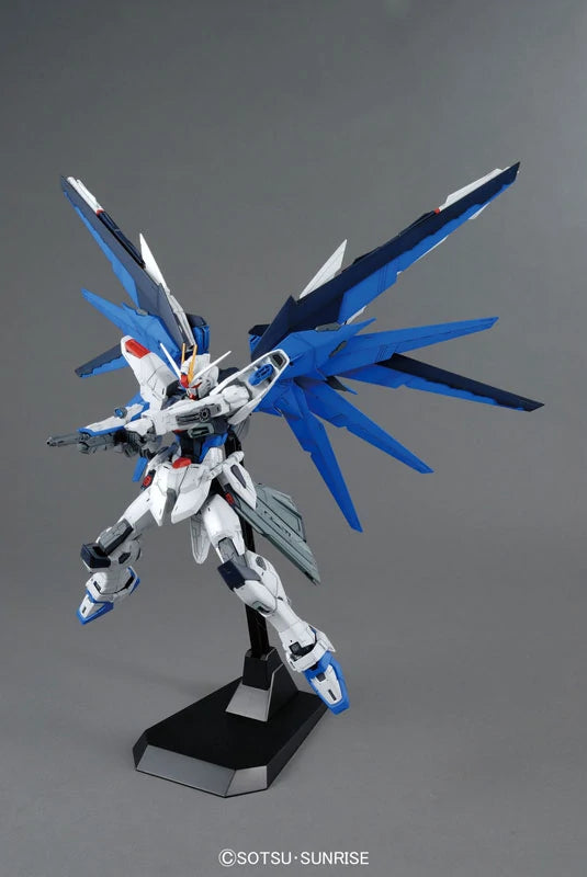 Bandai MG 1/100 ZGMF-X10A Freedom Gundam (Ver. 2.0) Model Kit