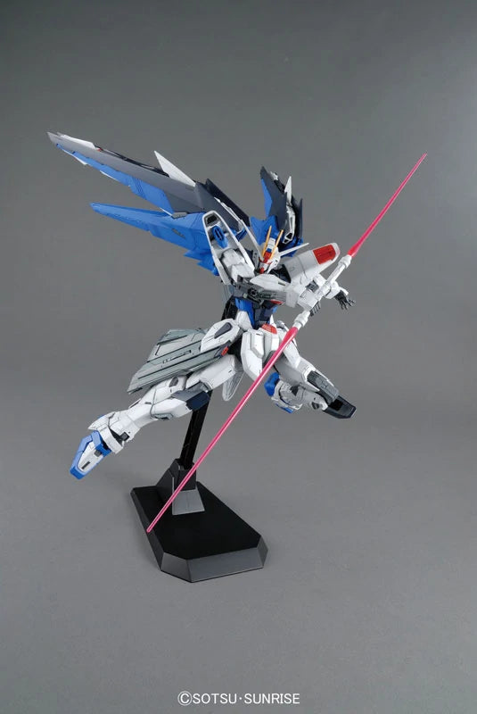 Bandai MG 1/100 ZGMF-X10A Freedom Gundam (Ver. 2.0) Model Kit