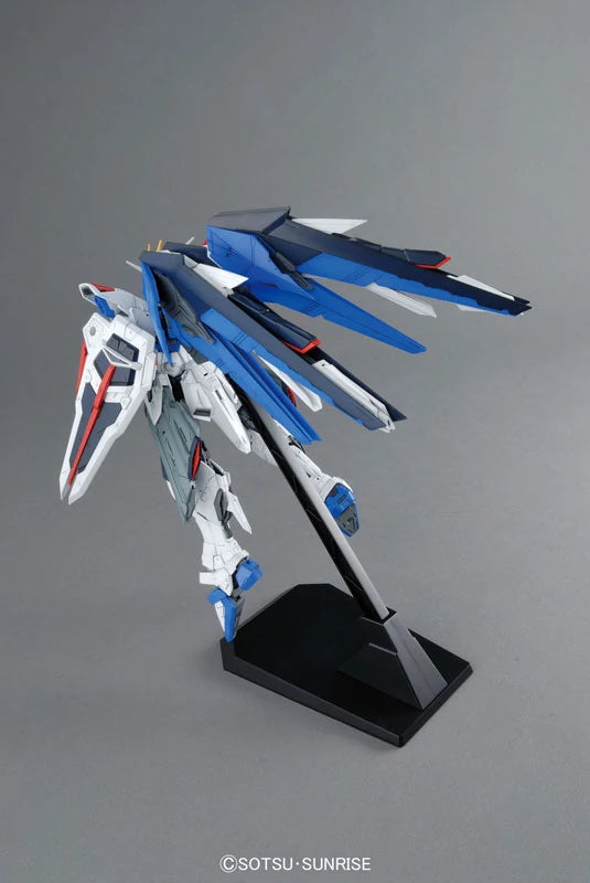 Bandai MG 1/100 ZGMF-X10A Freedom Gundam (Ver. 2.0) Model Kit