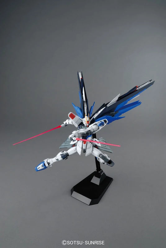 Bandai MG 1/100 ZGMF-X10A Freedom Gundam (Ver. 2.0) Model Kit