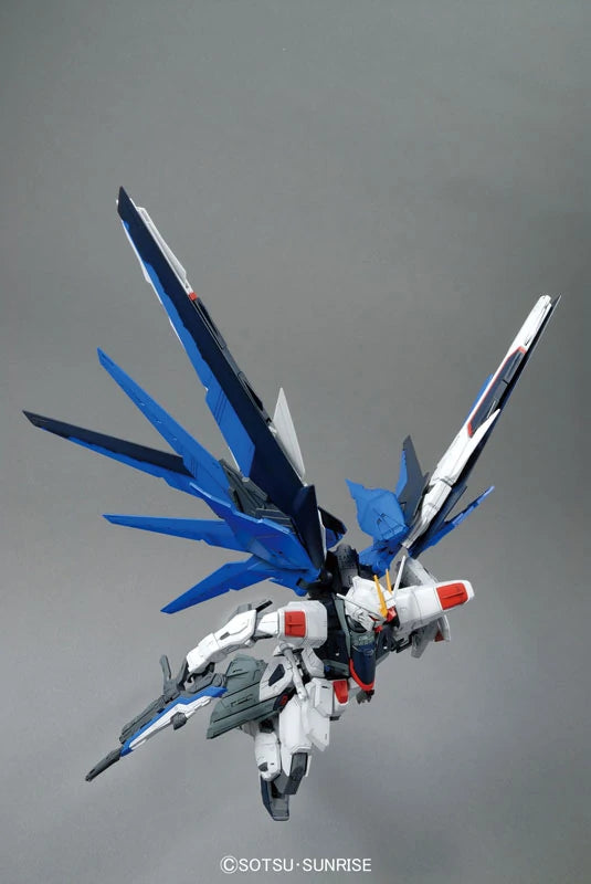 Bandai MG 1/100 ZGMF-X10A Freedom Gundam (Ver. 2.0) Model Kit