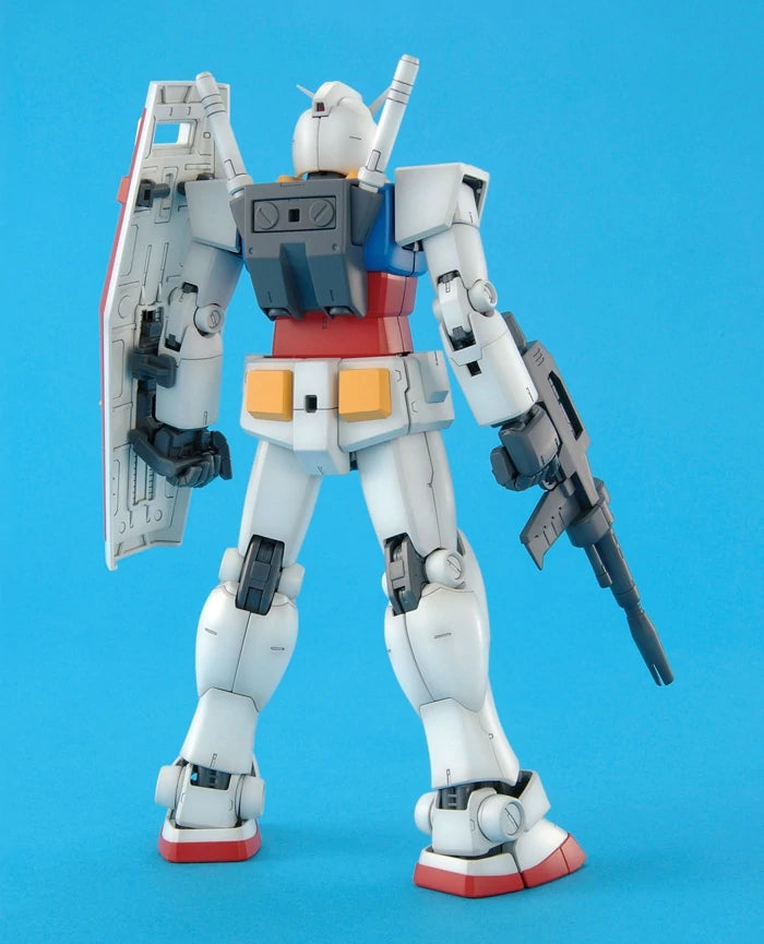 Bandai MG 1/100 RX-78-2 Gundam (Ver. 2.0) Model Kit