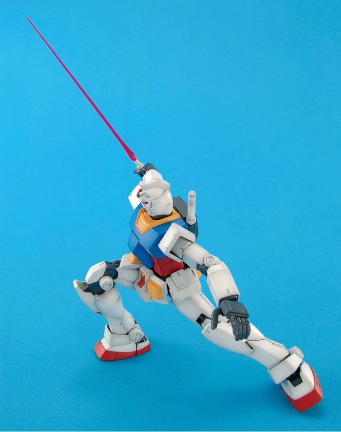 Bandai MG 1/100 RX-78-2 Gundam (Ver. 2.0) Model Kit