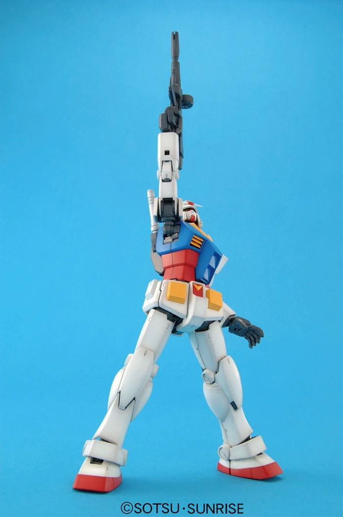 Bandai MG 1/100 RX-78-2 Gundam (Ver. 2.0) Model Kit