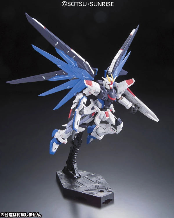Bandai RG #05 1/144 ZGMF-X10A Freedom Gundam Model Kit