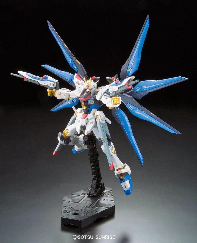 Bandai RG #14 1/144 ZGMF-X20A Strike Freedom Gundam Model Kit